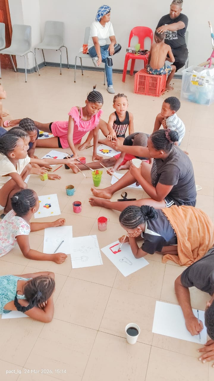 A mentor leading a circle session with children at Leeu-Gamka